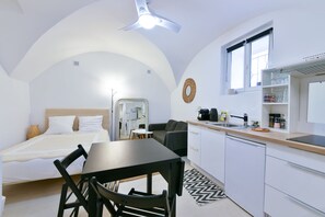 1 bedroom, iron/ironing board, internet, bed sheets