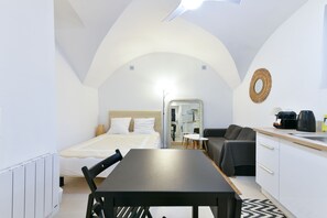 Iron/ironing board, internet, bed sheets