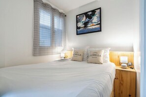 1 bedroom, iron/ironing board, internet, bed sheets