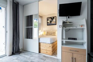 Iron/ironing board, Internet, bed sheets - Le Royal Studio adorable avec terrasse (Cannes)