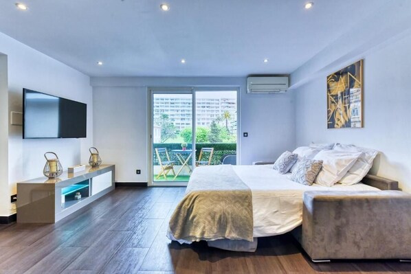 Bügeleisen/Bügelbrett, Internetzugang, Bettwäsche