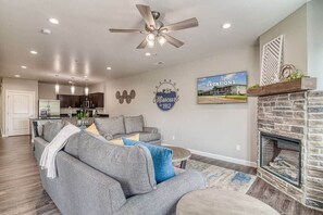 Fernseher, Kamin, Arbeitsbereiche