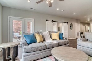 TV, fireplace, offices