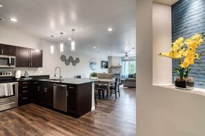 Interior - New! Modern! Near Aquarium at the Boardwalk! (Branson)