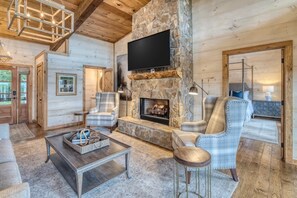 Fernseher, Kamin, Videospiele, Arbeitsbereiche