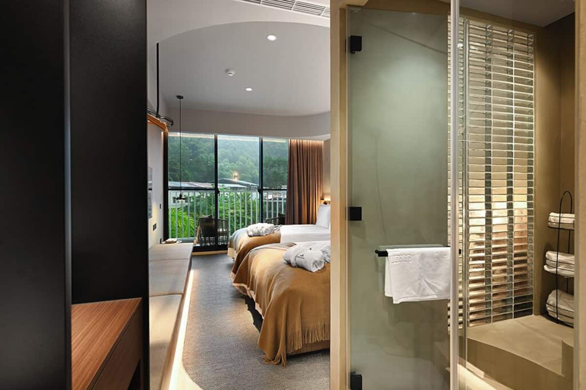 Habitación cuádruple exclusiva | Ropa de cama de alta calidad, edredones de plumas, minibar