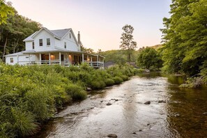 Exterior - Beaver Cottage - Waterfront, Hot Tub, Fire Pit, Group House (Livingston Manor)