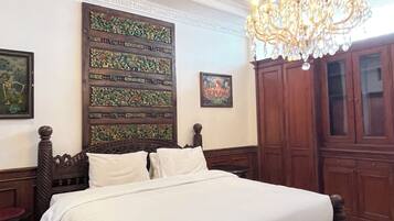 Presidential Room | Premium bedding, free minibar, desk, free WiFi