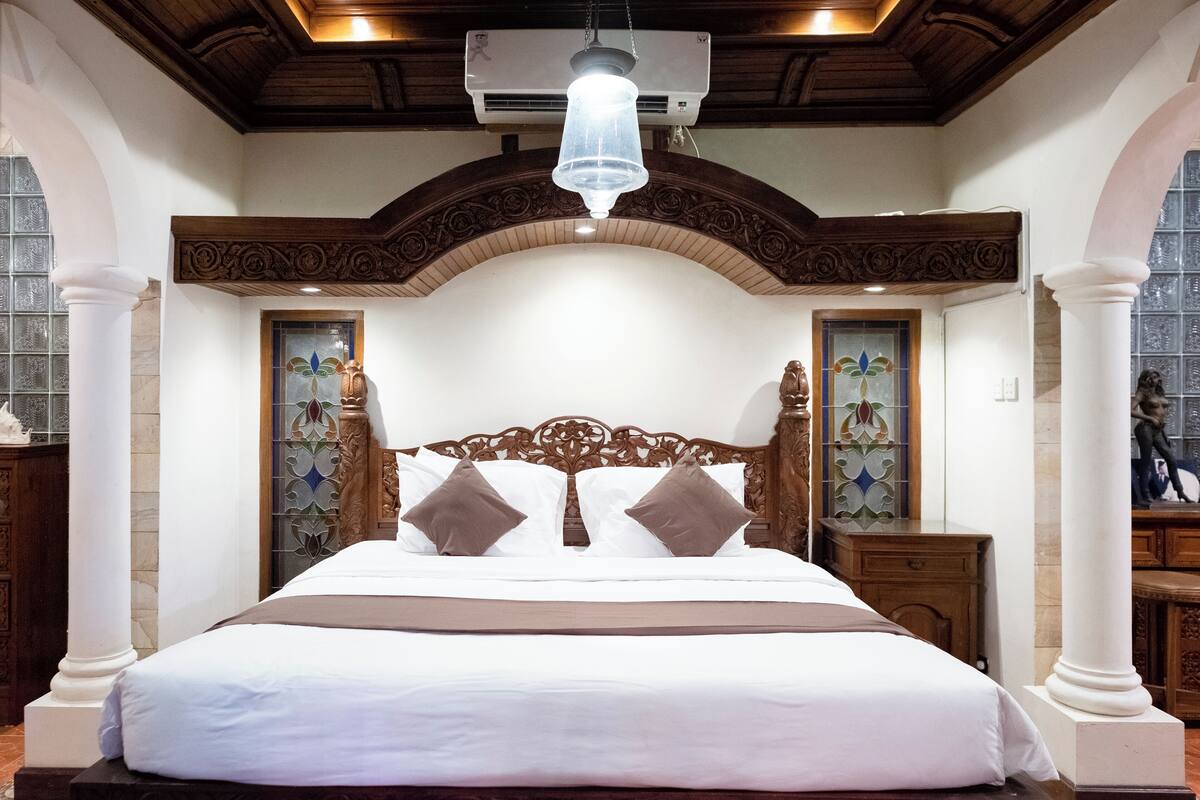 Habitación presidencial | Ropa de cama de alta calidad y minibar con artículos gratuitos