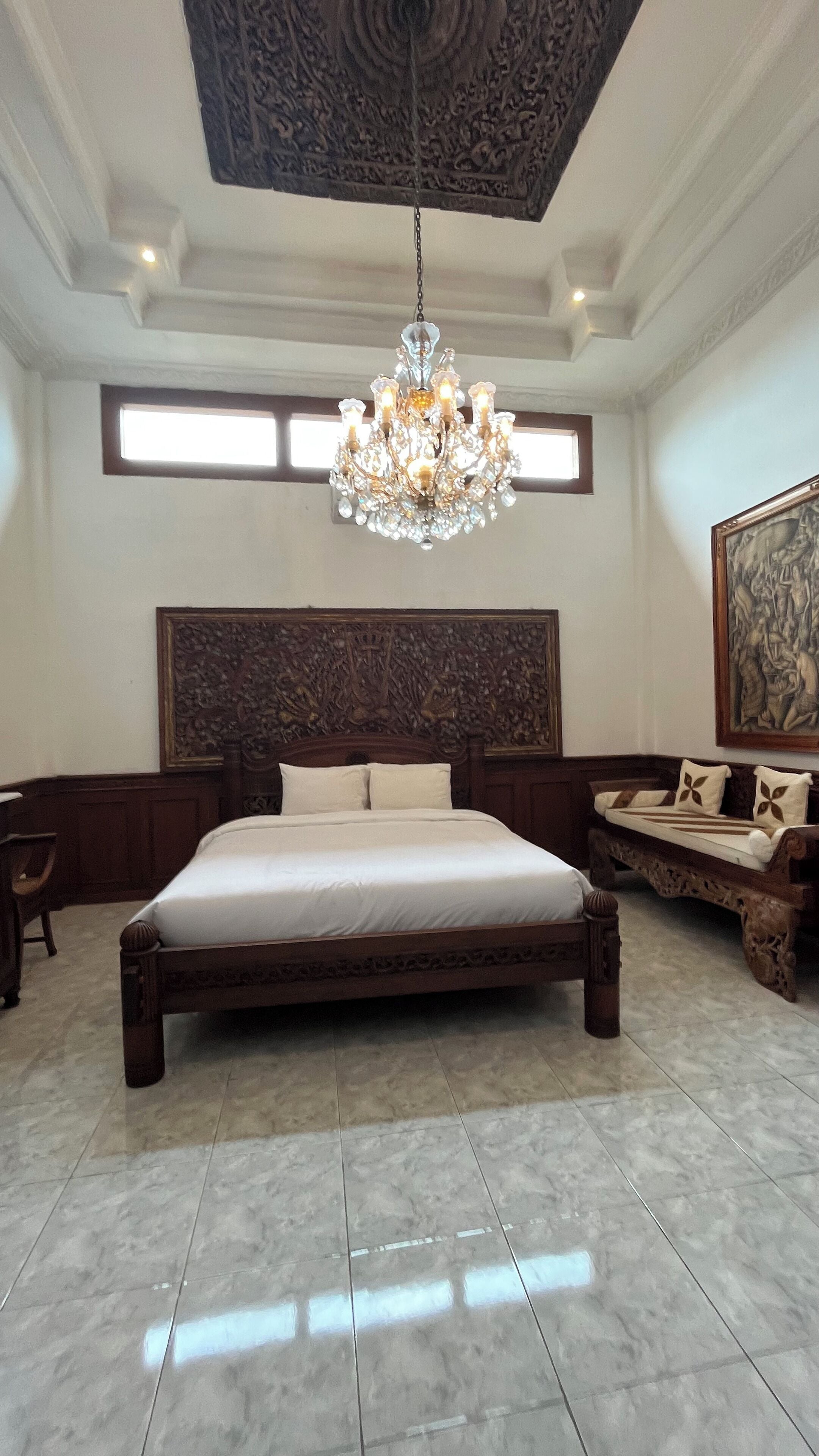 Habitación superior | Ropa de cama de alta calidad y minibar con artículos gratuitos