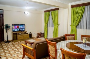 Interior - Romantic Kenyan family-sized apartment w/hot tub-20 min from the CBD. (KISUMU)