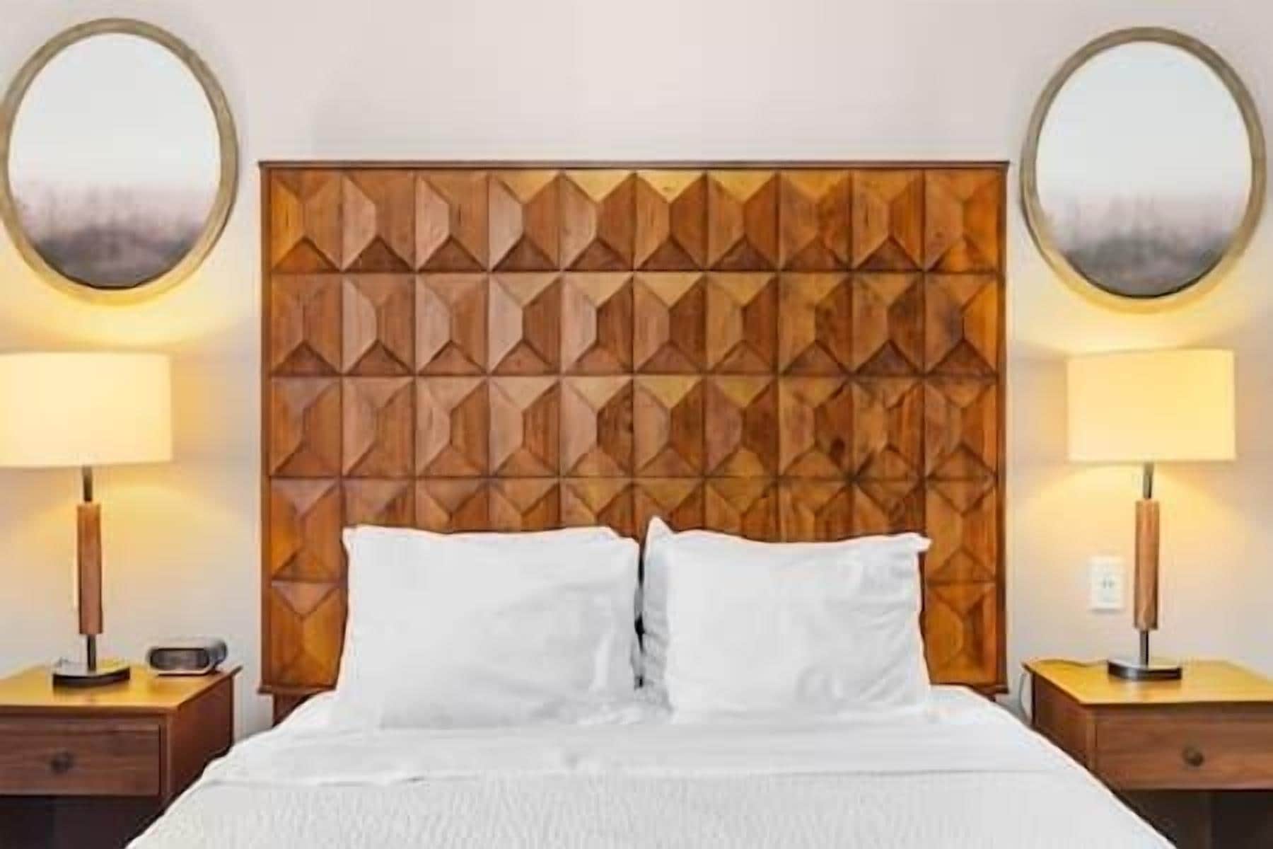 3 bedrooms, iron/ironing board, travel cot, WiFi