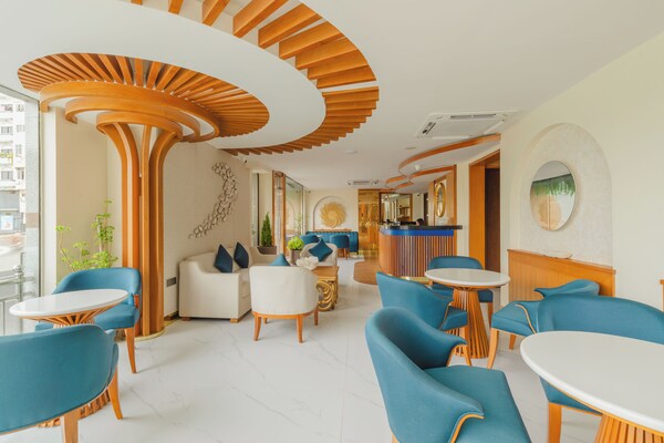 Umet Seaview Hotel With Free Roundtrip Airport Pick Up And Drop Off - Malé