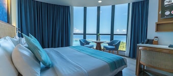 UMET Seaview Hotel with Free Roundtrip Airport Pick up and drop off