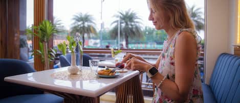 Daily buffet breakfast (USD 8 per person)