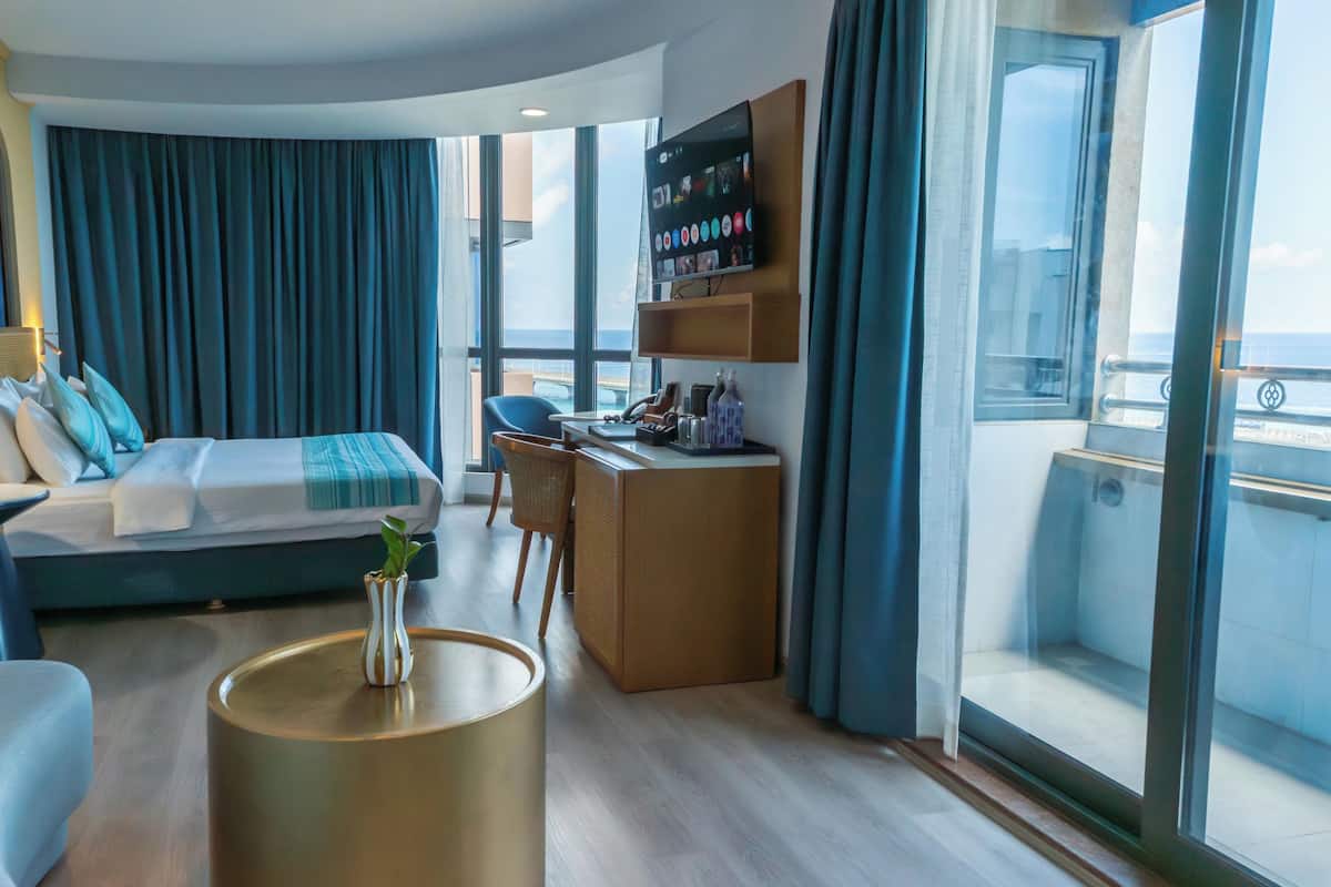 Premium Studio Suite, Balcony, Sea View | Balcony view