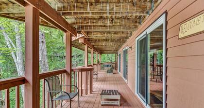 All Decked Out-Features a game room, ping-pong table, large-screen TV and kayaks!