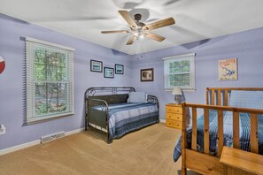 4 bedrooms, iron/ironing board, free WiFi, bed sheets