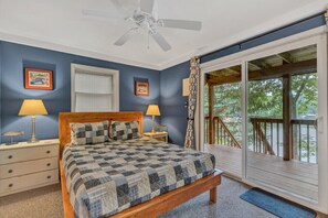 4 slaapkamers, een strijkplank/strijkijzer, gratis wifi, beddengoed