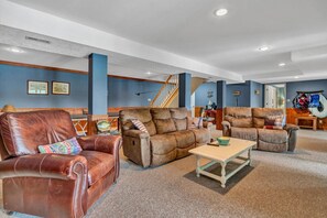 Interior - All Decked Out-Features a game room, ping-pong table, large-screen TV and kayaks! (Moneta)