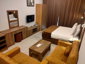 2 habitaciones, escritorio, tabla de planchar con plancha y wifi 