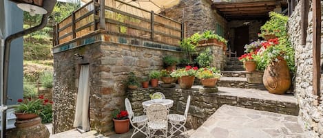 تناول الطعام بالخارج