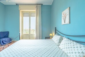 4 bedrooms, iron/ironing board, free WiFi, bed sheets - Villa 'Gli Ulivi' with Sea View, Private Pool and Wi-Fi (Avola)