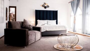 Quarto casal ou duplo luxo | Escrivaninha, espaço de trabalho para notebook, Wi-Fi de cortesia