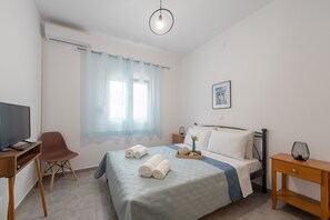 5 bedrooms, iron/ironing board, free WiFi, bed sheets