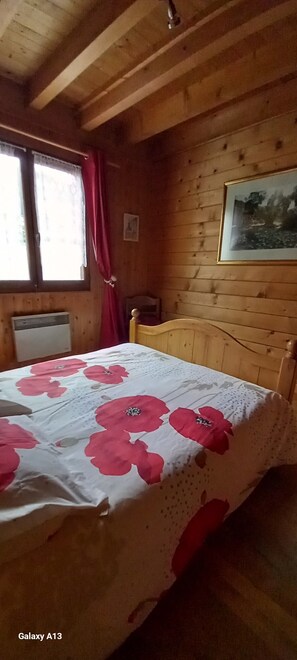 3 makuuhuonetta, silitysrauta/-lauta, ilmainen Wi-Fi, vuodevaatteet