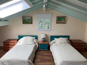 2 chambres, fer et planche à repasser, draps fournis