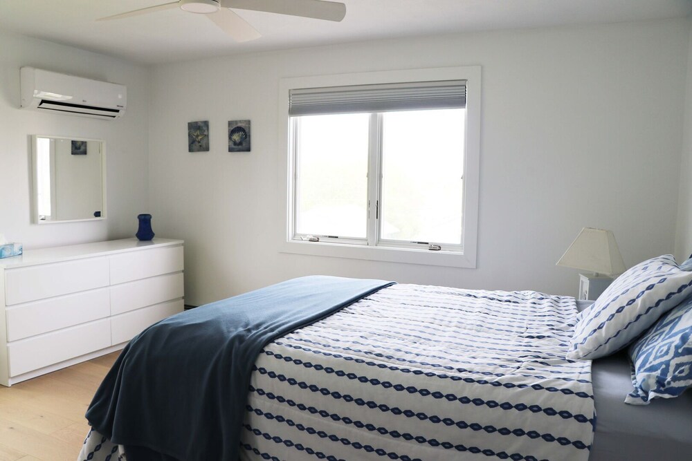 Three level home with water views, walk to beach Narragansett Vrbo