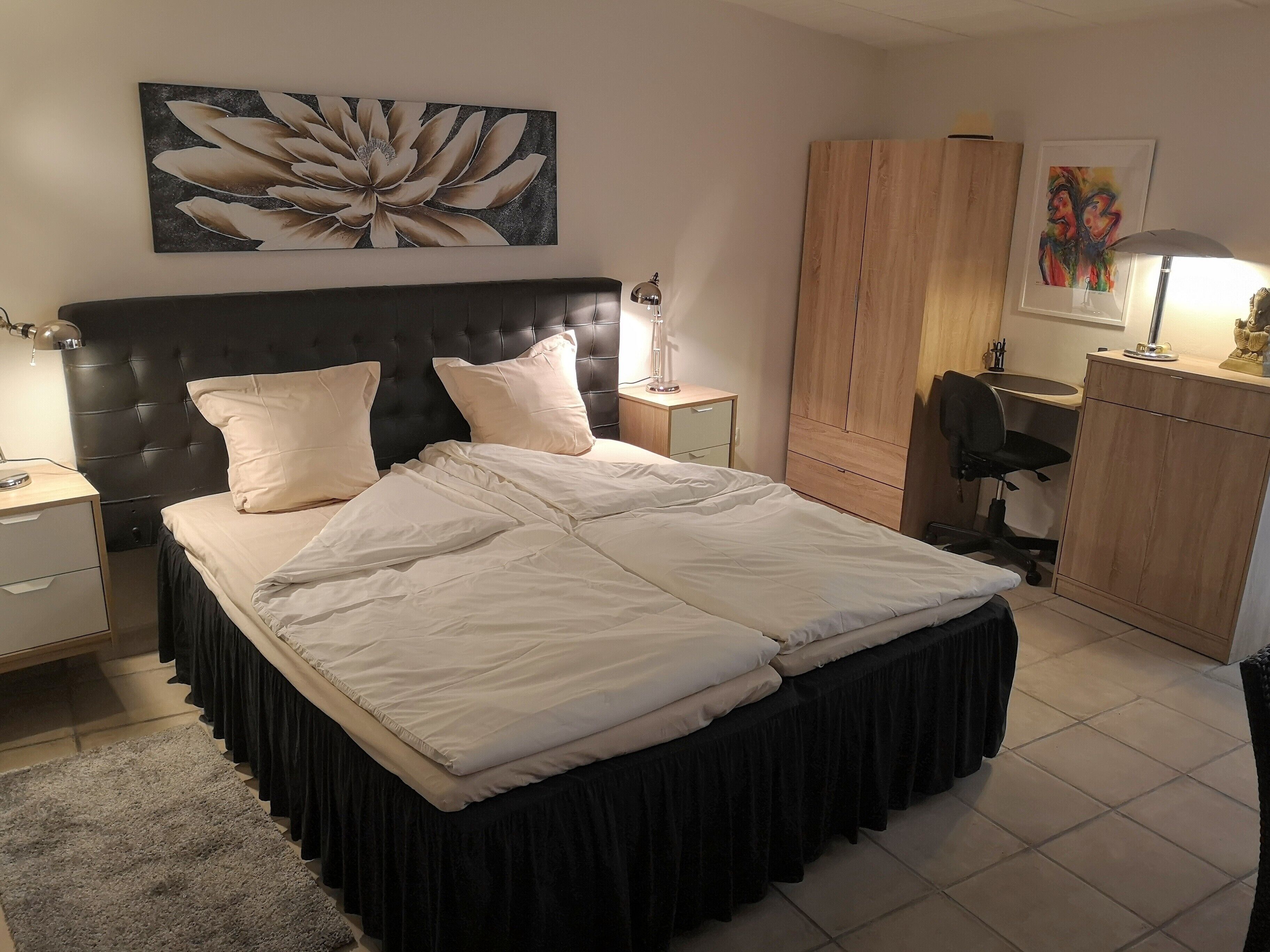 Free WiFi, bed sheets