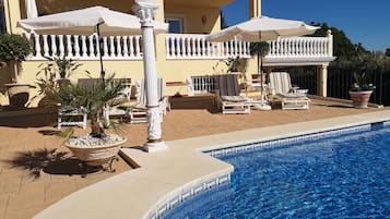 Et oppvarmet basseng