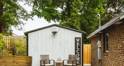 Private room with separate entrance. Wilmington,North Carolina