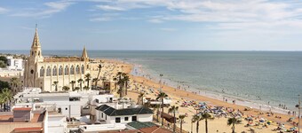 Holiday Apartment "Doña Amparo Chipiona Playa De Regla" with Sea View & Shared Pool