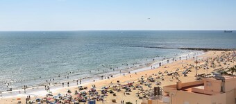 Holiday Apartment "Doña Amparo Chipiona Playa De Regla" with Sea View & Shared Pool