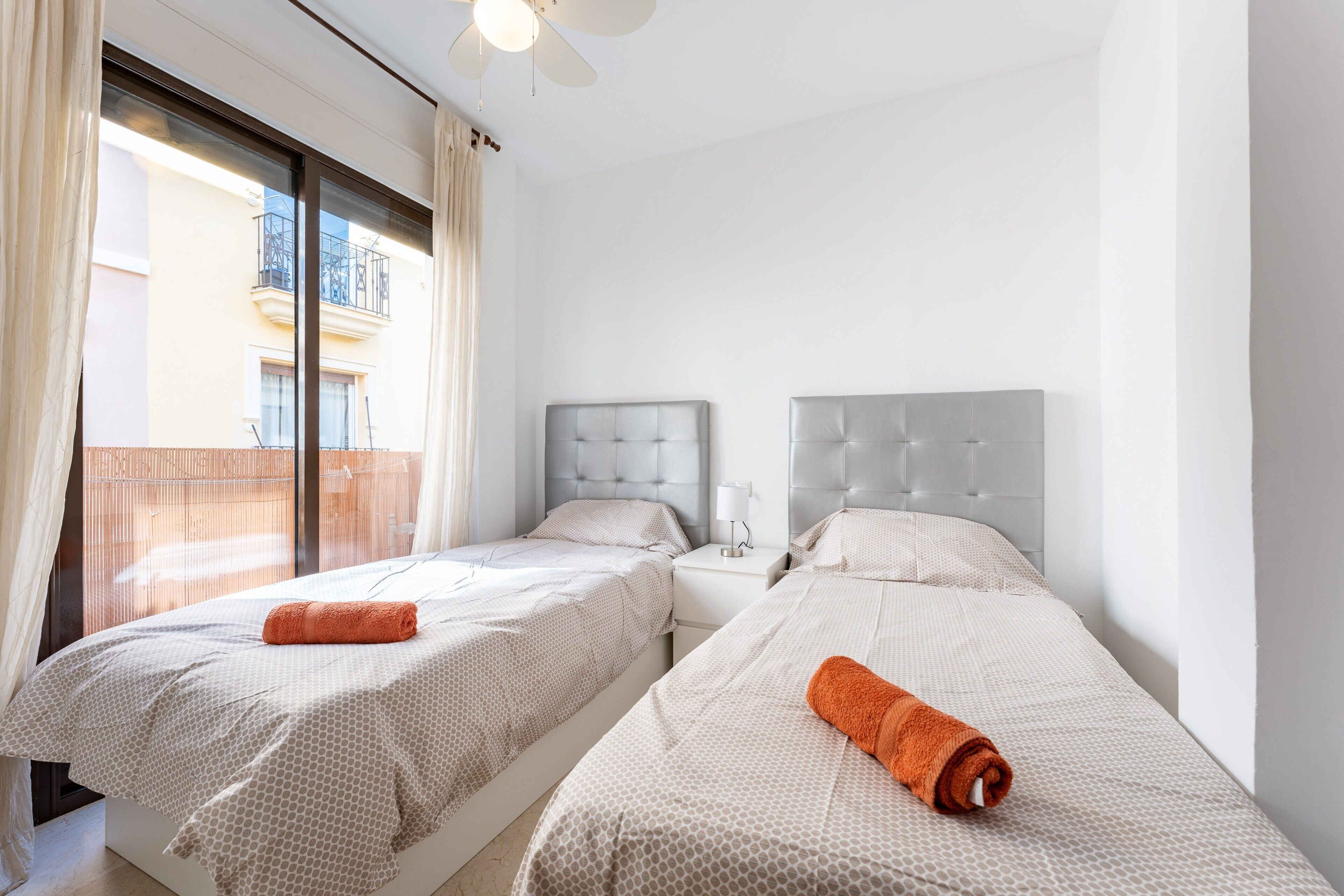 2 habitaciones, tabla de planchar con plancha y wifi gratis 