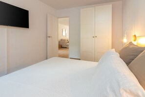 2 bedrooms, free WiFi, bed sheets - Holiday Apartment 'Brava Beach' with Shared Pool, Private Terrace & Wi-Fi (platja d'aro)