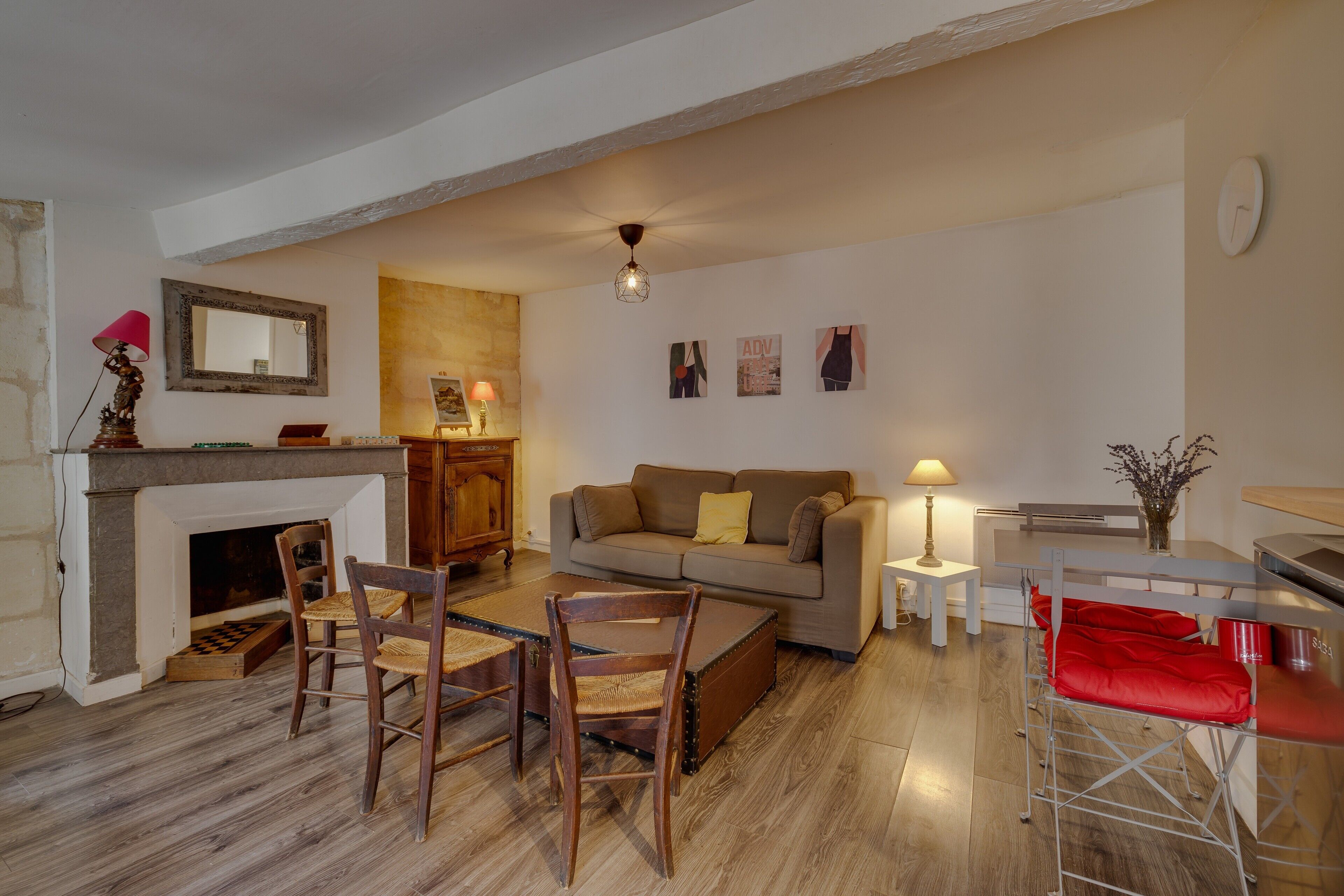 Een televisie en een dvd-speler