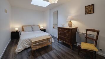 1 slaapkamer, een strijkplank/strijkijzer, gratis wifi, beddengoed