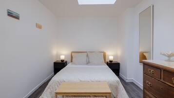 1 soverom, strykejern/-brett, wi-fi (inkludert) og sengetøy