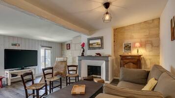 Een televisie en een dvd-speler