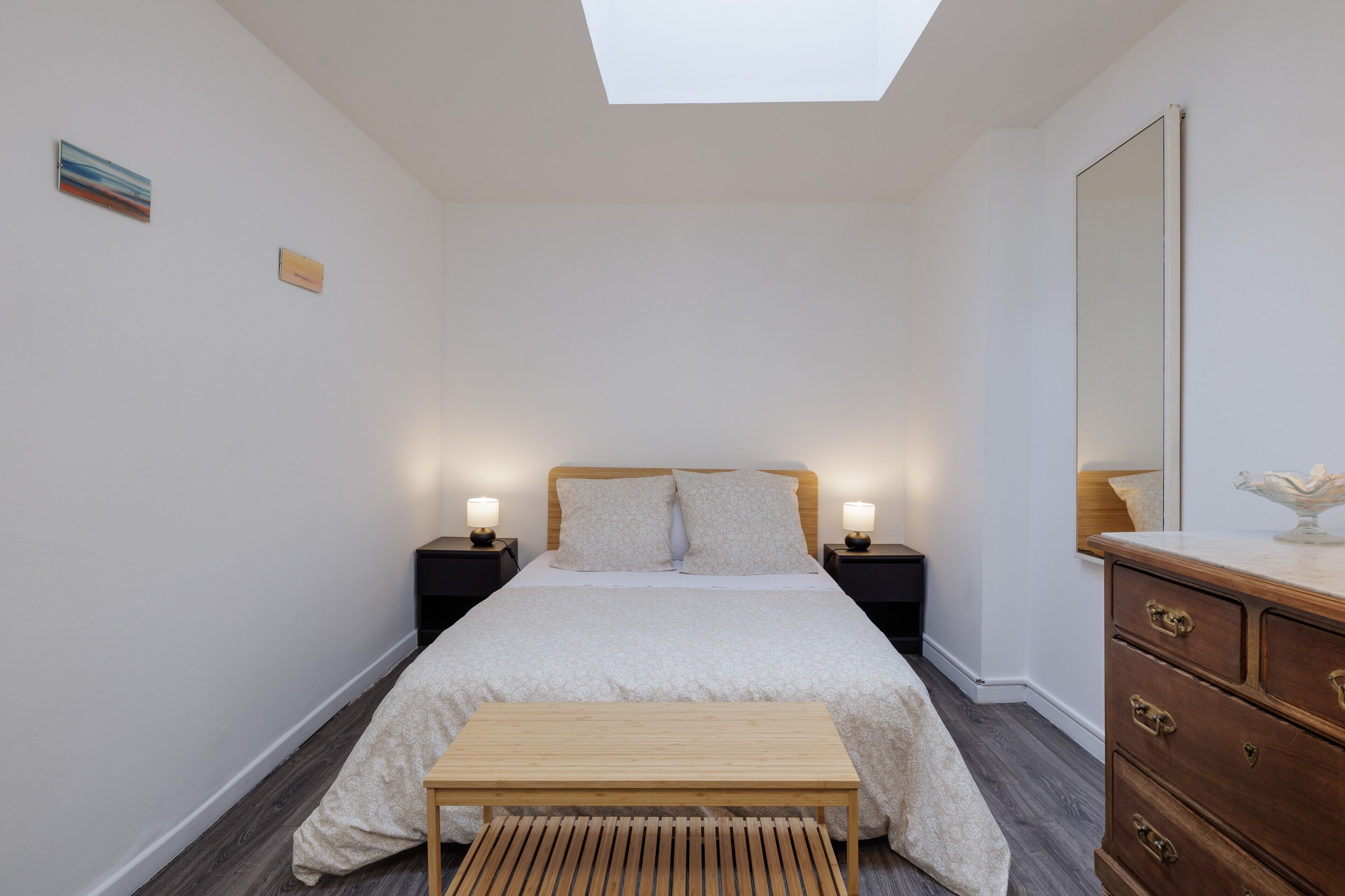 1 dormitorio, tabla de planchar con plancha, wifi gratis y ropa de cama