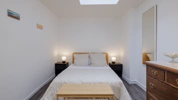 1 slaapkamer, een strijkplank/strijkijzer, gratis wifi, beddengoed