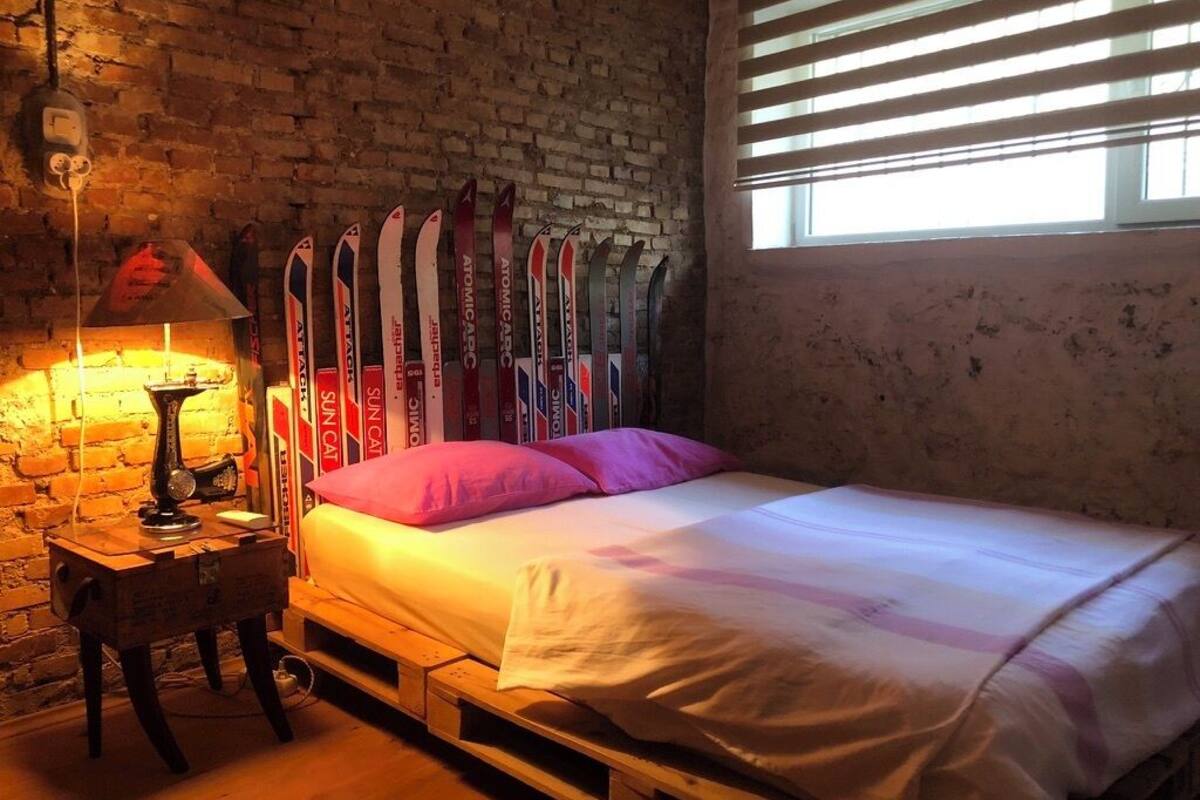 Deluxe-Apartment, Erdgeschoss | 1 Schlafzimmer, schallisolierte Zimmer, kostenloses WLAN