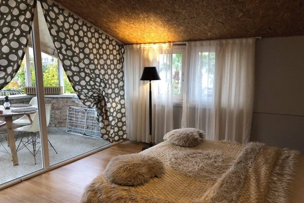 Superior-Apartment, Terrasse | 1 Schlafzimmer, schallisolierte Zimmer, kostenloses WLAN
