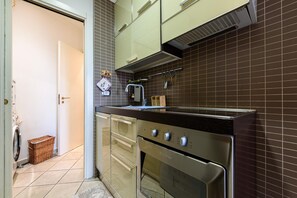 Apartment - Via Fiorentini 21 in Naples (Naples)