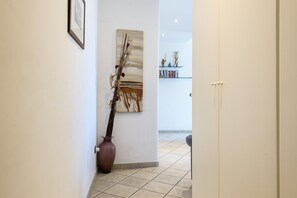 Apartment - Via Fiorentini 21 in Naples (Naples)