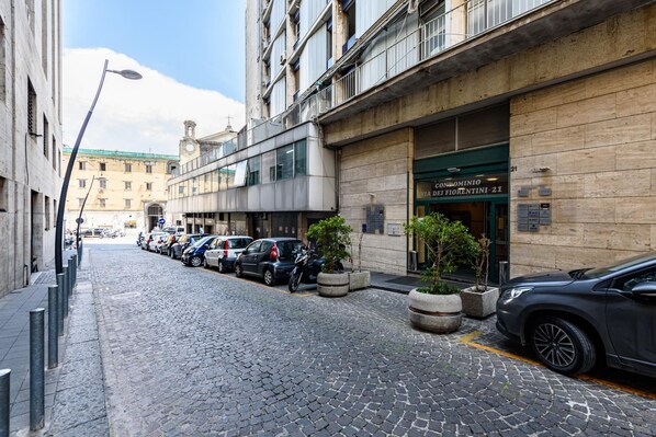 Apartment - Via Fiorentini 21 in Naples (Naples)